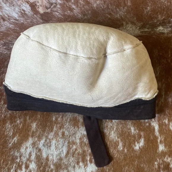 Yves Saint Laurent Russian 1967 Haute Couture lamb Hat display picture 1